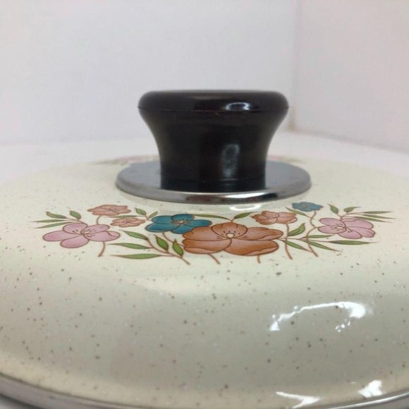 Vintage Aluminum Enamel Pot Lid Flowers 7 inch - Picture 3 of 6
